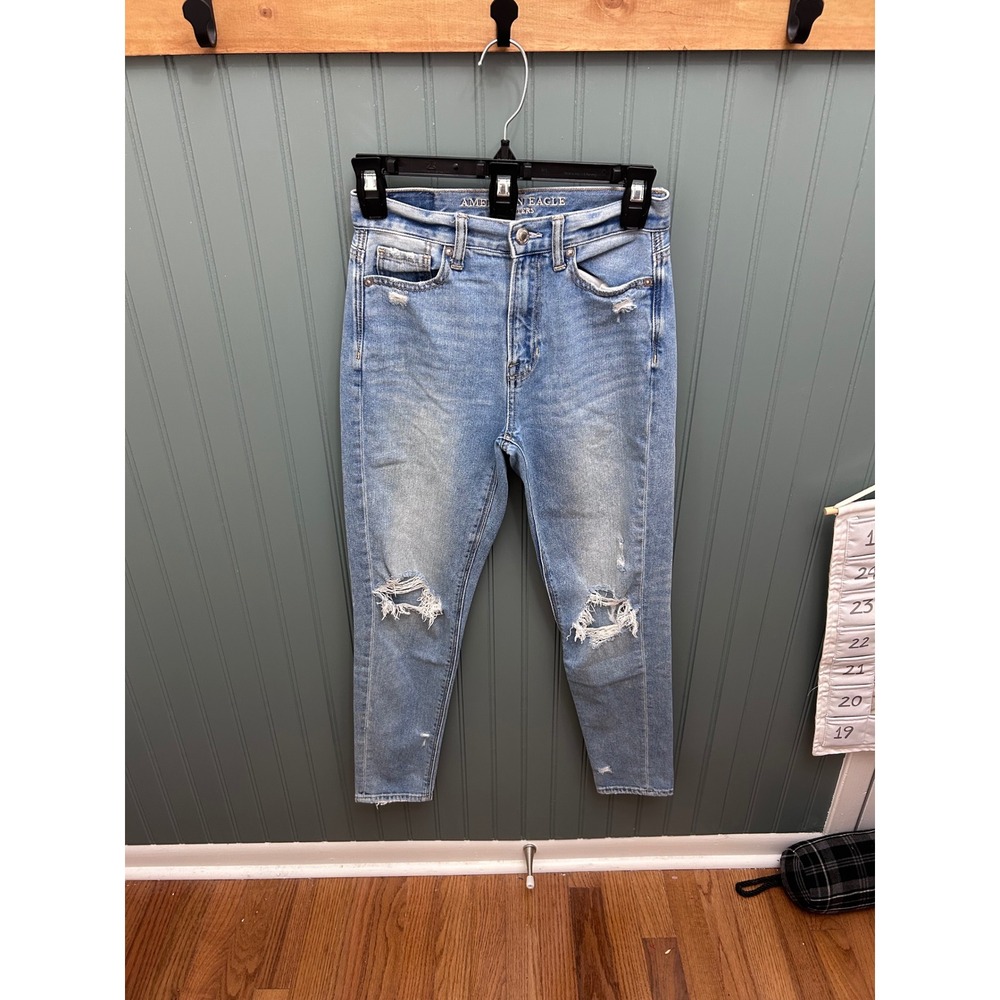 American Eagle Outfitters Mom Jeans Light Wash Distressed Ripped Size 00 Regular